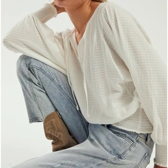 Anthropologie Rebecca Dolman White Sleeve Smocked Hem Top - Picture 2 of 9